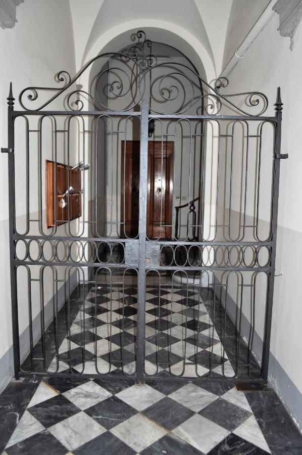 Grazioso Appartamento In Centro Con Terrazza Privata Florencia Exterior foto